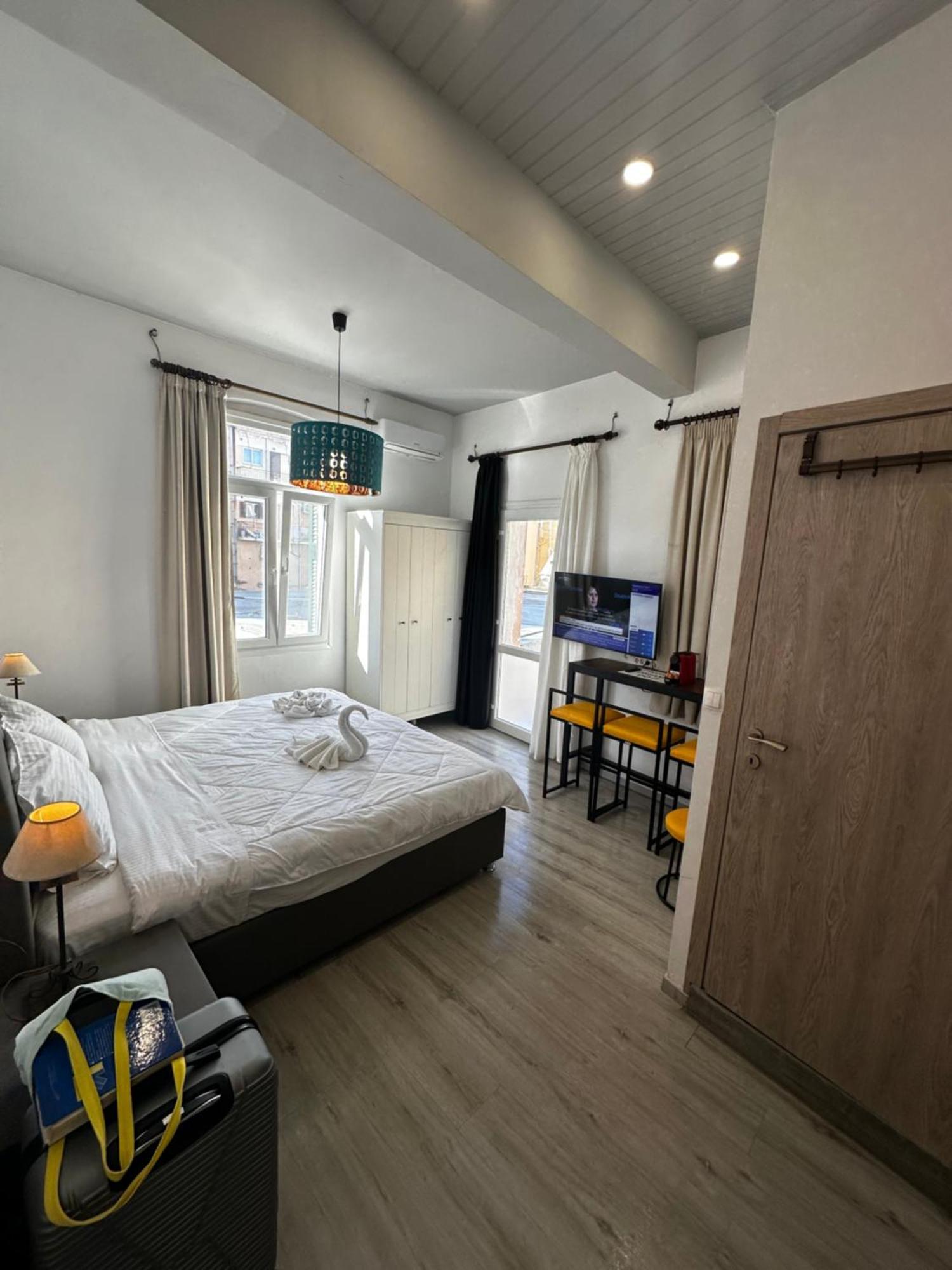 Travelers Luxury Suites, Studios & Apartments Corfu  Exteriör bild