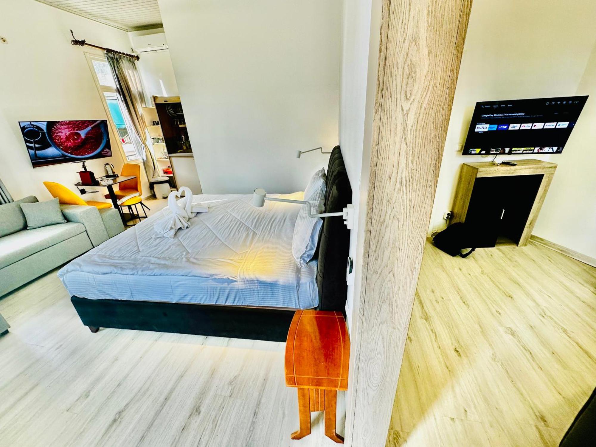Travelers Luxury Suites, Studios & Apartments Corfu  Exteriör bild
