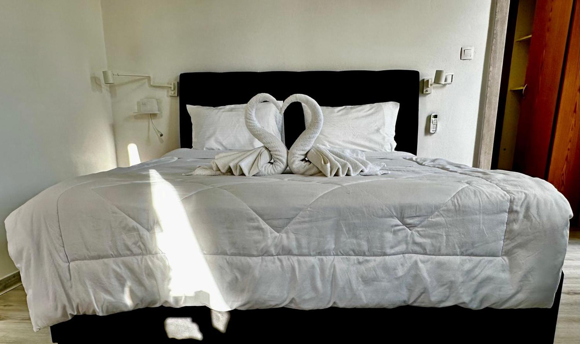 Travelers Luxury Suites, Studios & Apartments Corfu  Exteriör bild