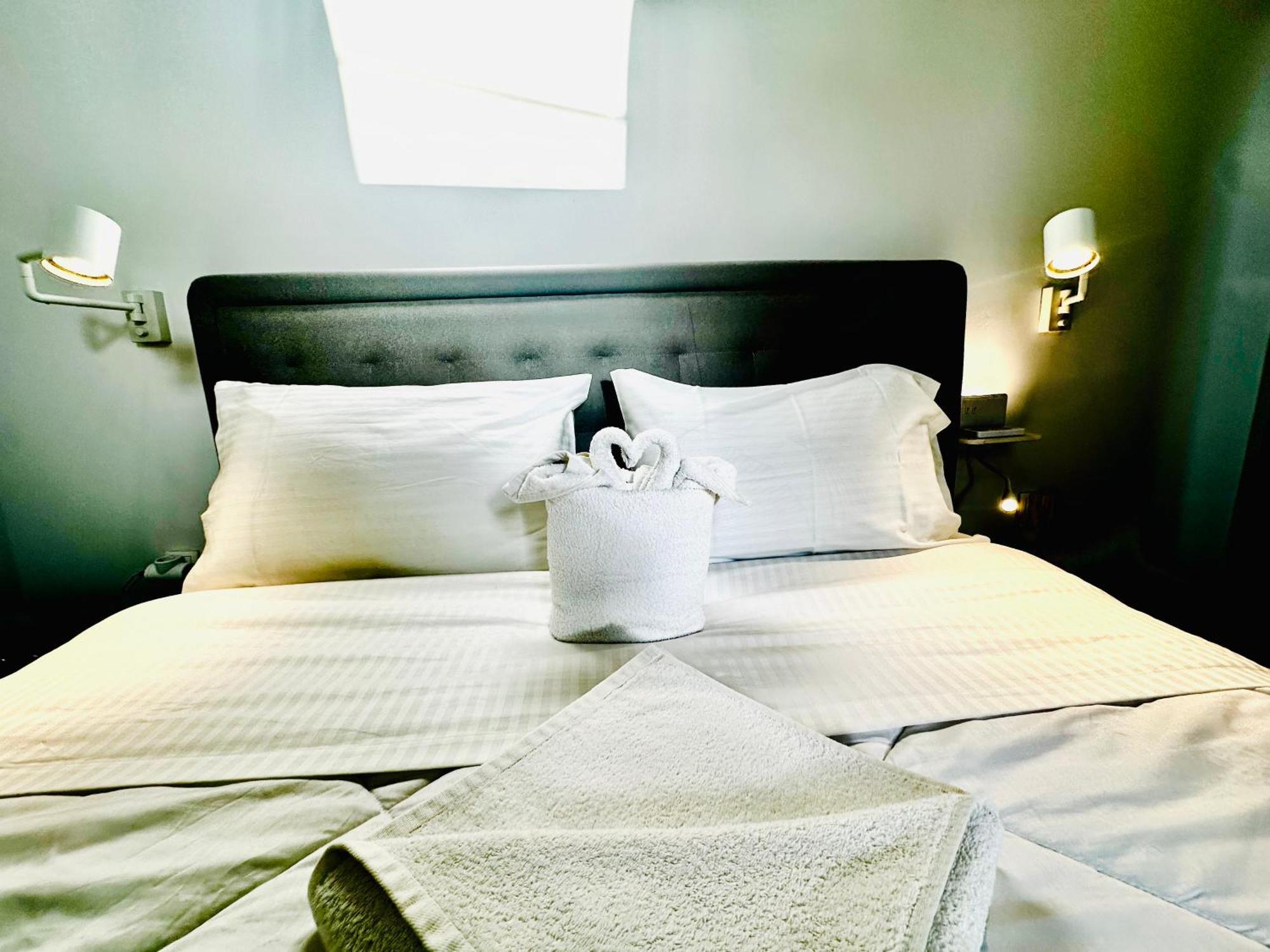 Travelers Luxury Suites, Studios & Apartments Corfu  Exteriör bild