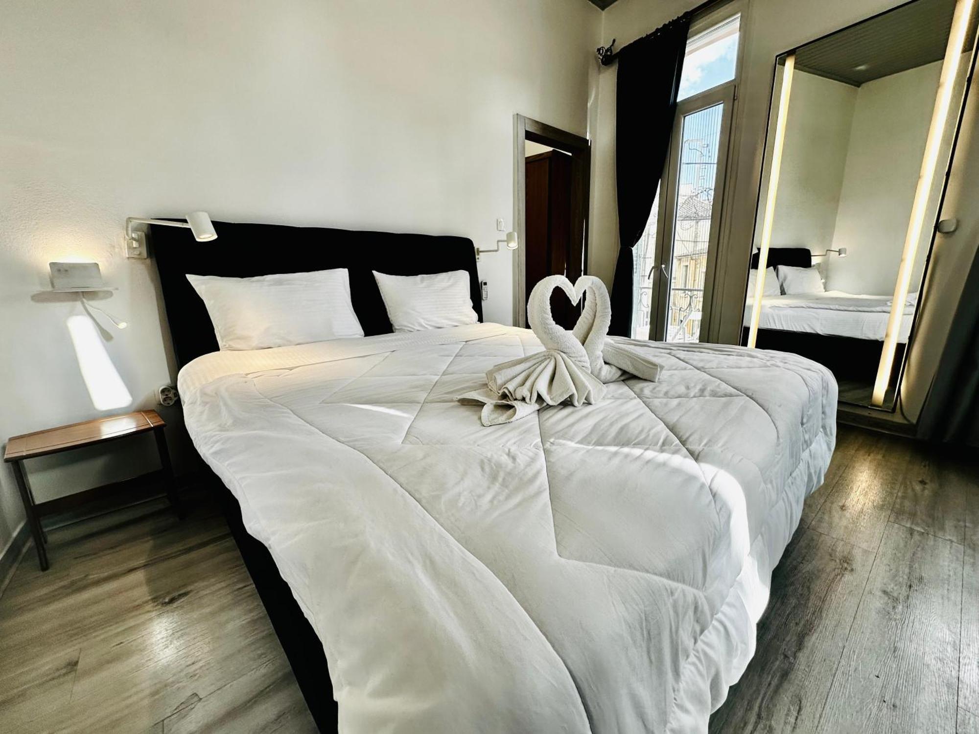 Travelers Luxury Suites, Studios & Apartments Corfu  Exteriör bild