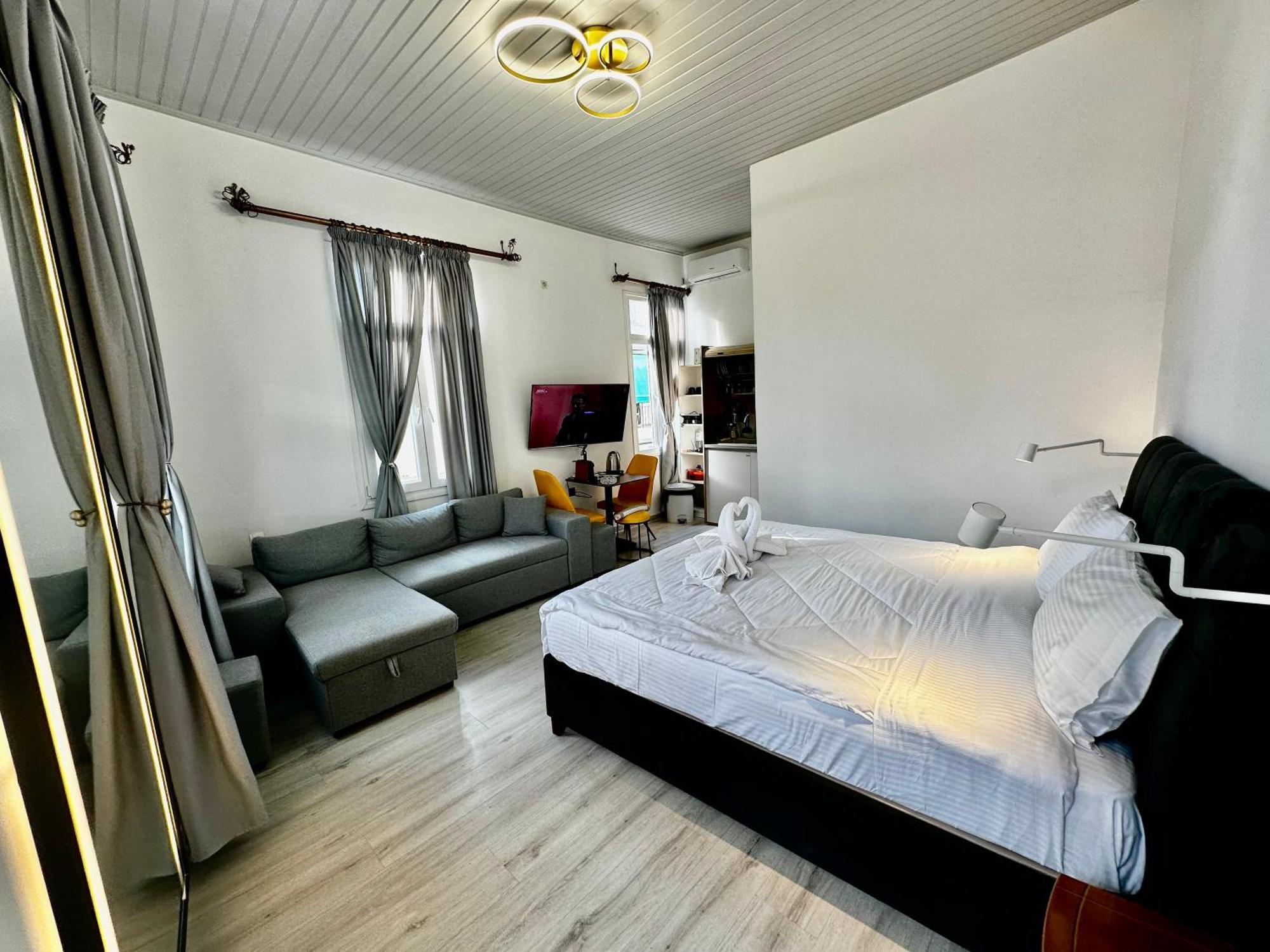 Travelers Luxury Suites, Studios & Apartments Corfu  Exteriör bild
