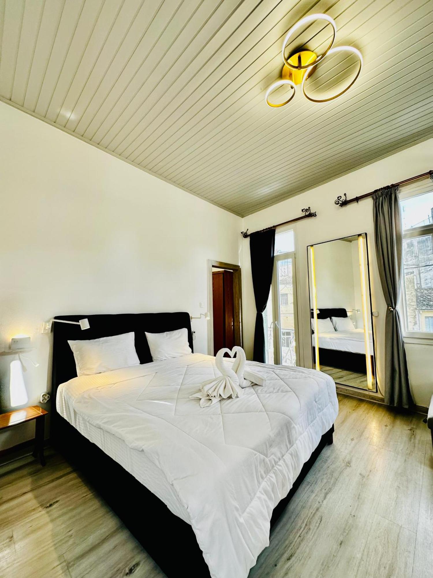 Travelers Luxury Suites, Studios & Apartments Corfu  Exteriör bild