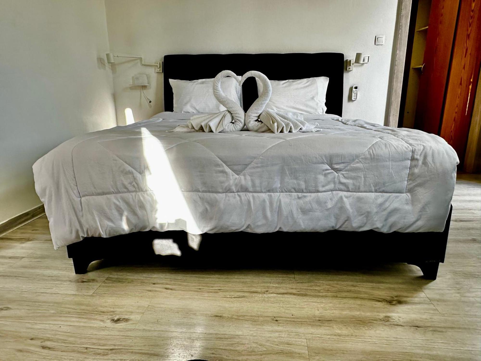 Travelers Luxury Suites, Studios & Apartments Corfu  Exteriör bild